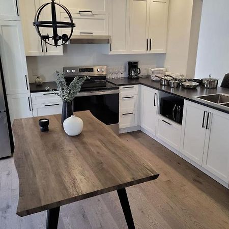 Free Parking, Beautiful 4 1/2- 2 Bedroom Apartment Montreal Luaran gambar