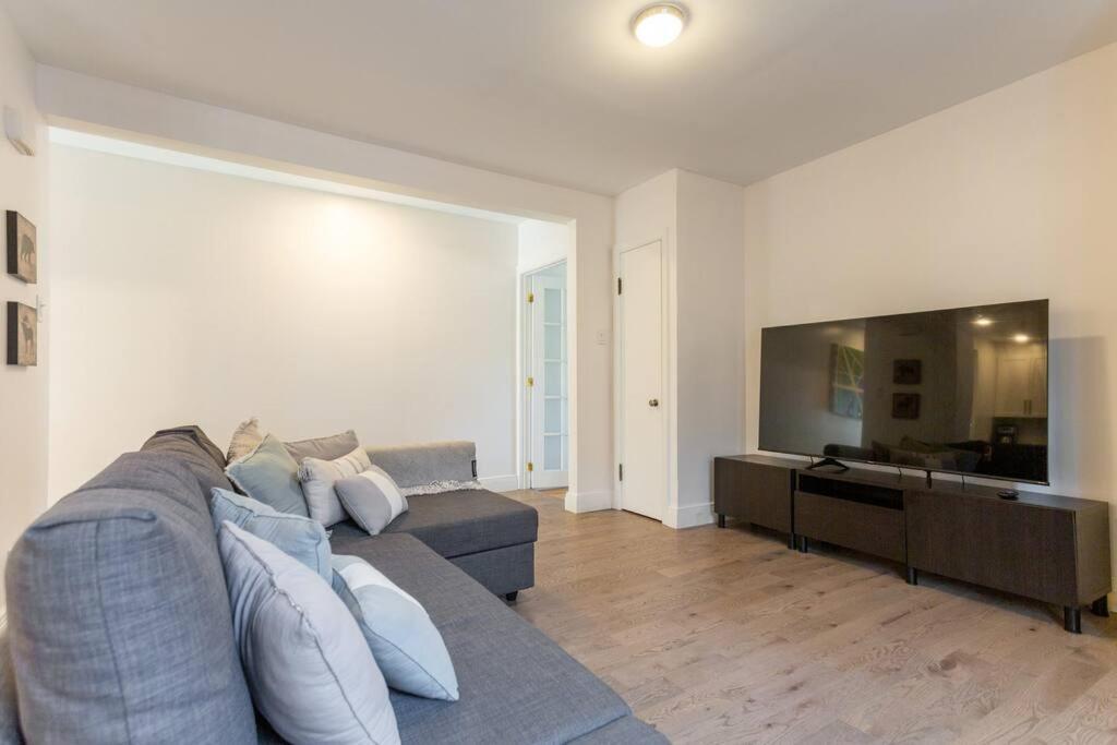Free Parking, Beautiful 4 1/2- 2 Bedroom Apartment Montreal Luaran gambar