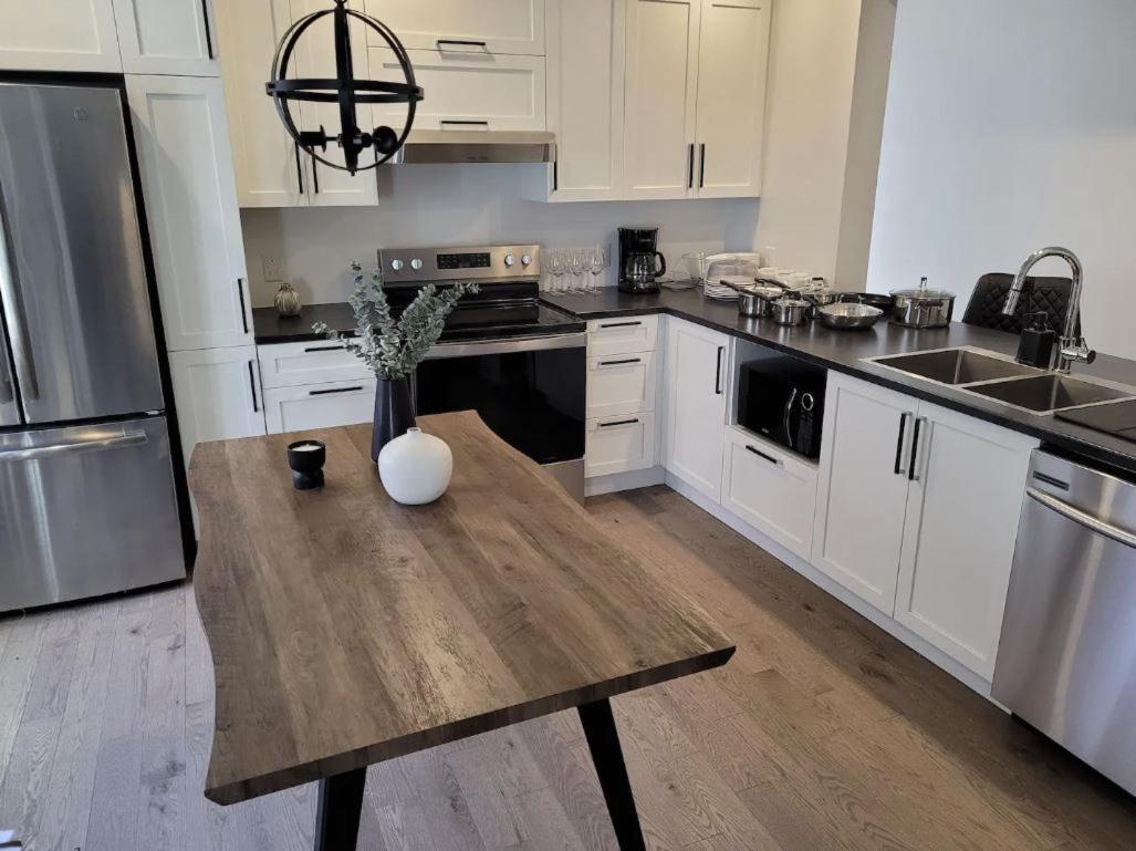 Free Parking, Beautiful 4 1/2- 2 Bedroom Apartment Montreal Luaran gambar