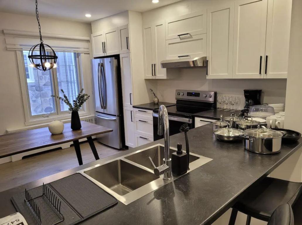Free Parking, Beautiful 4 1/2- 2 Bedroom Apartment Montreal Luaran gambar