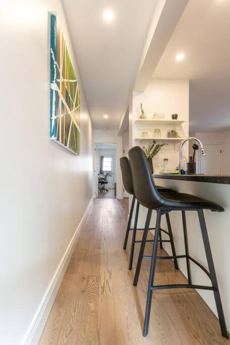 Free Parking, Beautiful 4 1/2- 2 Bedroom Apartment Montreal Luaran gambar