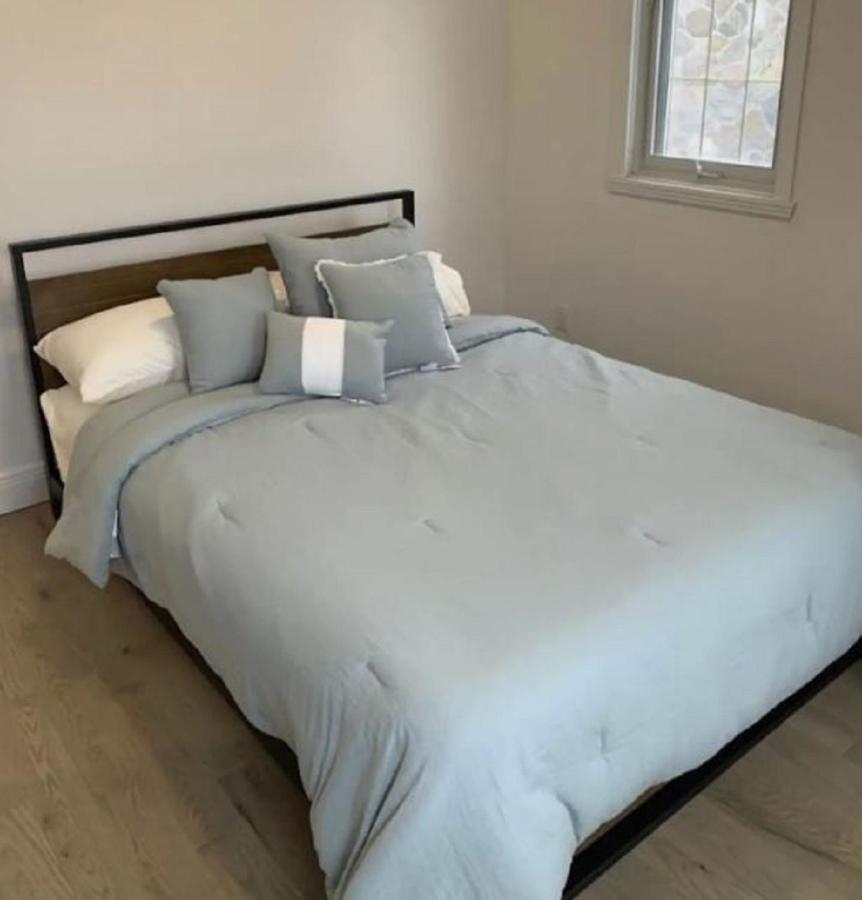 Free Parking, Beautiful 4 1/2- 2 Bedroom Apartment Montreal Luaran gambar