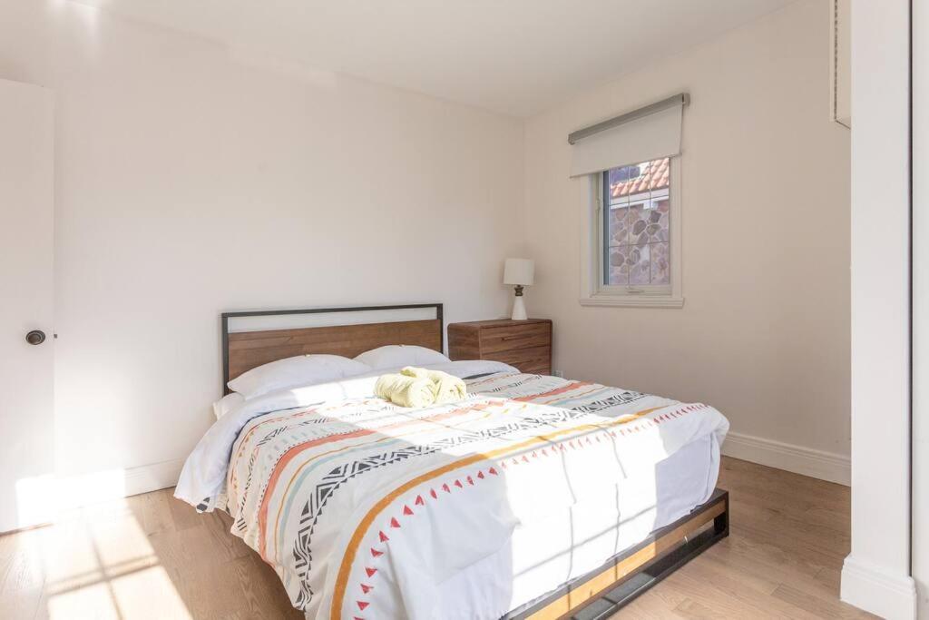 Free Parking, Beautiful 4 1/2- 2 Bedroom Apartment Montreal Luaran gambar
