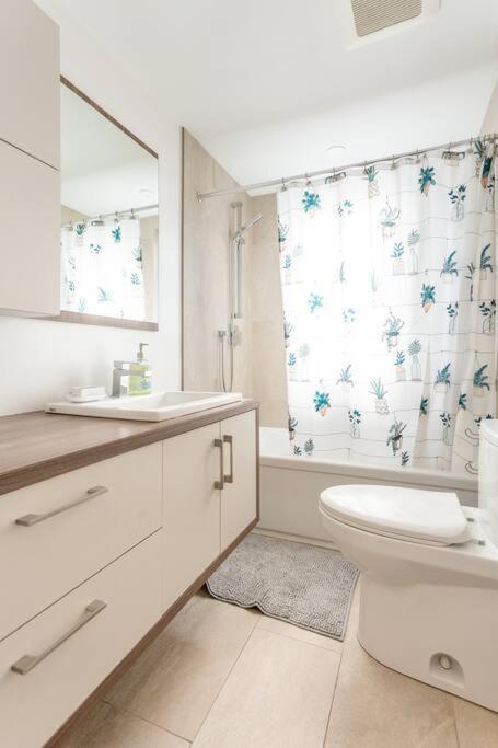 Free Parking, Beautiful 4 1/2- 2 Bedroom Apartment Montreal Luaran gambar