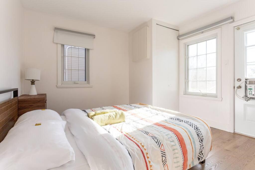 Free Parking, Beautiful 4 1/2- 2 Bedroom Apartment Montreal Luaran gambar