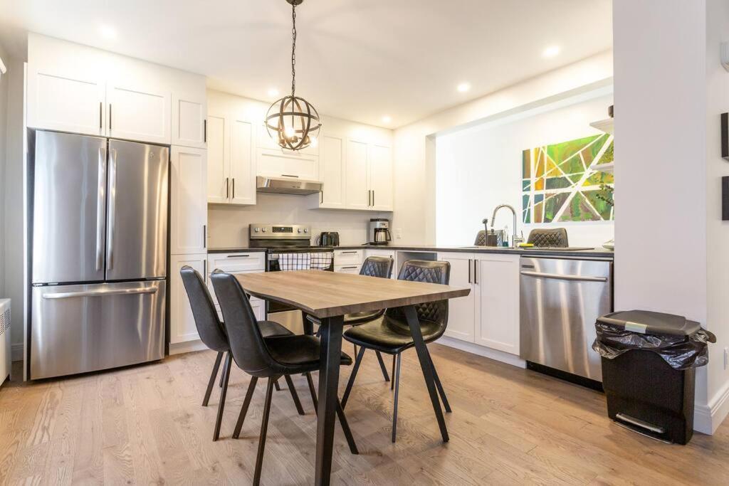 Free Parking, Beautiful 4 1/2- 2 Bedroom Apartment Montreal Luaran gambar