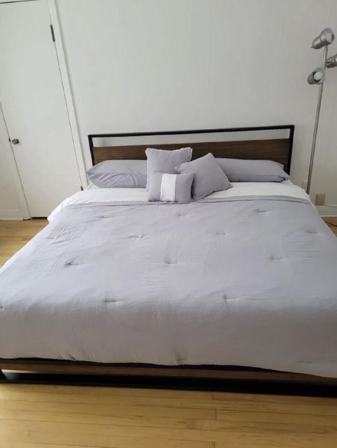 Free Parking, Beautiful 4 1/2- 2 Bedroom Apartment Montreal Luaran gambar