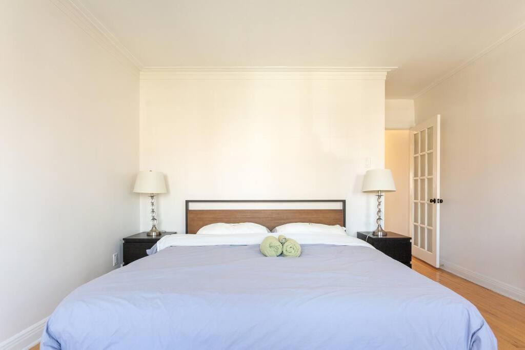 Free Parking, Beautiful 4 1/2- 2 Bedroom Apartment Montreal Luaran gambar