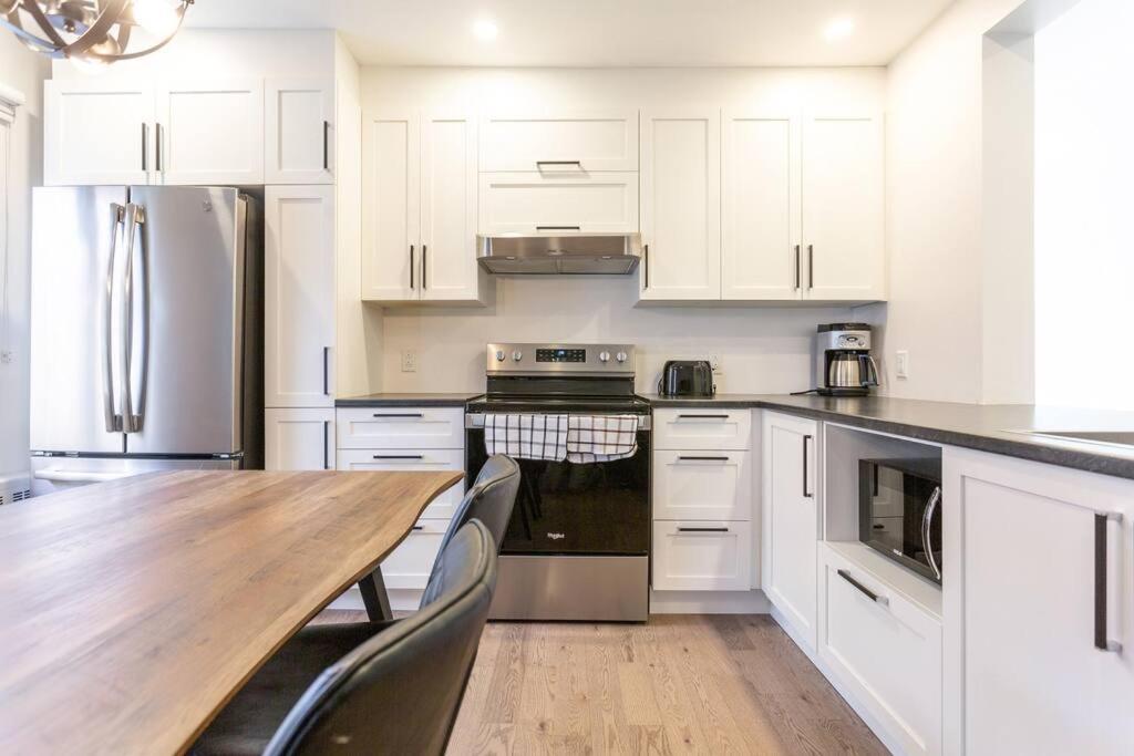 Free Parking, Beautiful 4 1/2- 2 Bedroom Apartment Montreal Luaran gambar