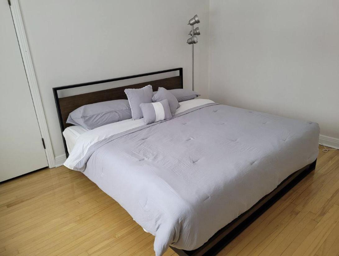 Free Parking, Beautiful 4 1/2- 2 Bedroom Apartment Montreal Luaran gambar