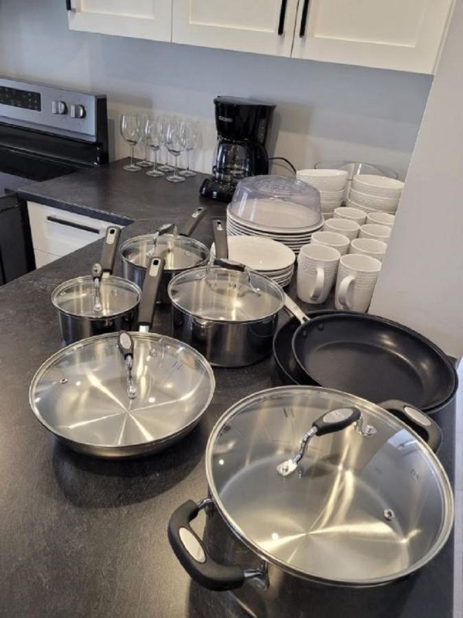 Free Parking, Beautiful 4 1/2- 2 Bedroom Apartment Montreal Luaran gambar